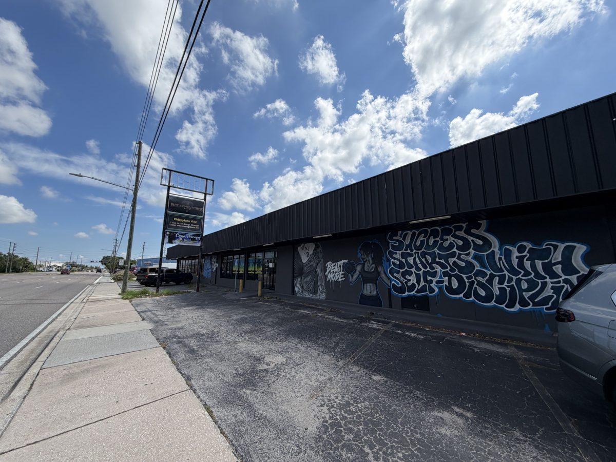 49th St N – St Petersburg Retail / Warehouse Showroom